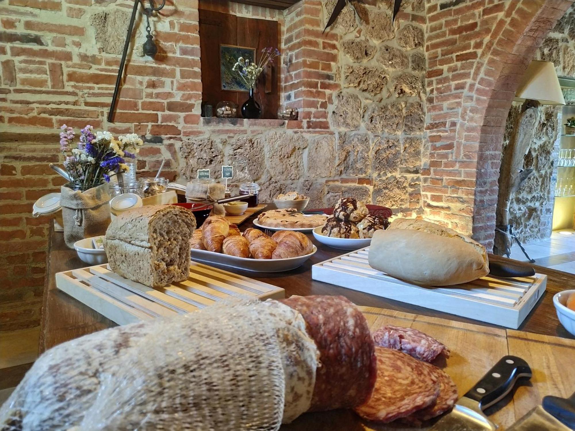 Agriturismo Le Sorbelle D'Orcia Con Piscina Pienza Eksteriør billede