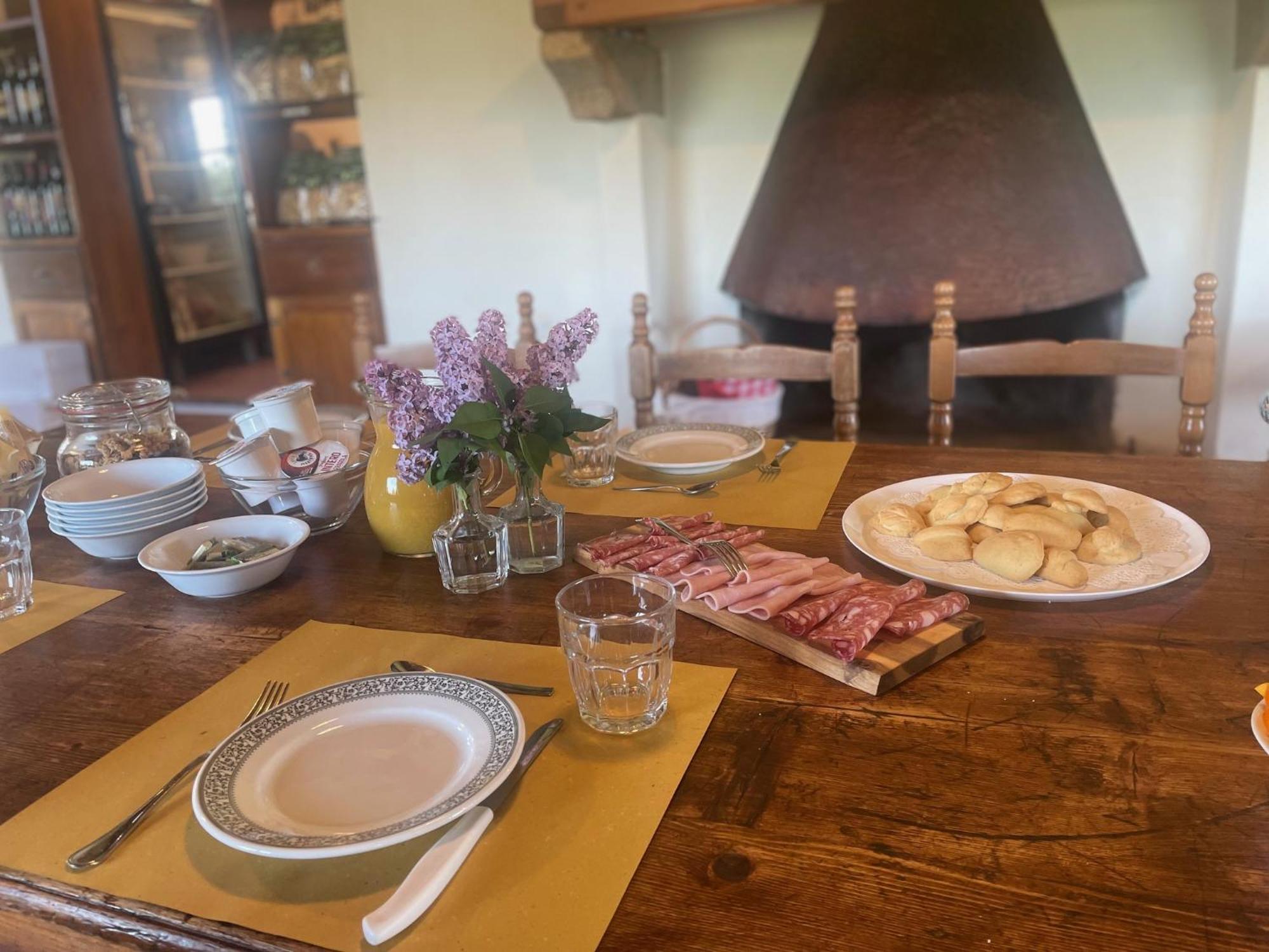 Agriturismo Le Sorbelle D'Orcia Con Piscina Pienza Eksteriør billede